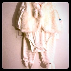 4- piece baby outfit in white NEW w tags